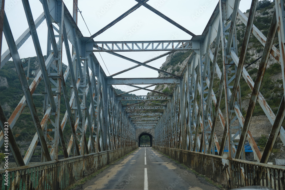 Fototapeta premium Metal bridge in the province of Huesca