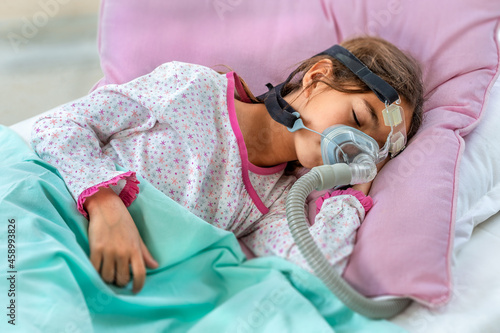 Принти на полотні Child suffering from Sleep Apnea, using a cpap machine.