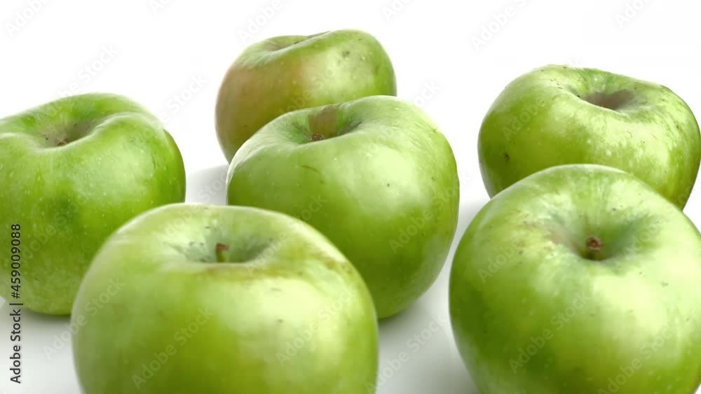 granny smith apple isolated on white background granny smith apple isolated on white background