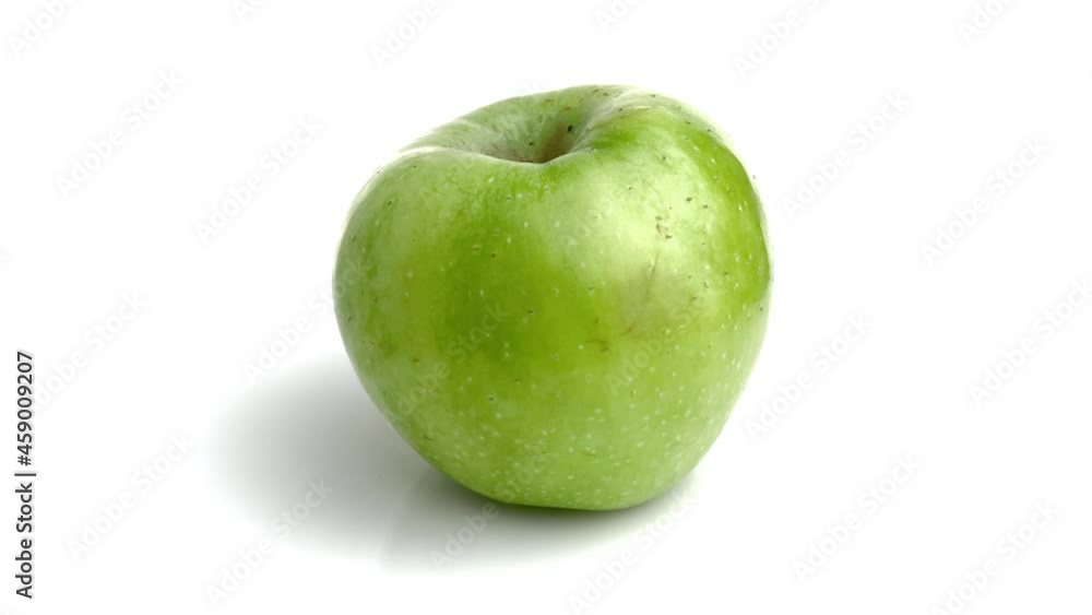 granny smith apple isolated on white background granny smith apple isolated on white background