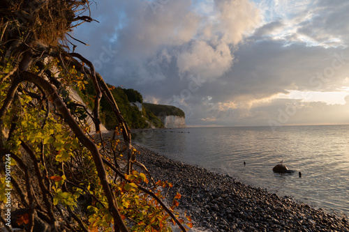 Obraz na płótnie Sassnitz Krede- Kuste Nationalpark Jasmund, Niemcy, Europ 2021, wschód słońca na wybrzeżu w salonie