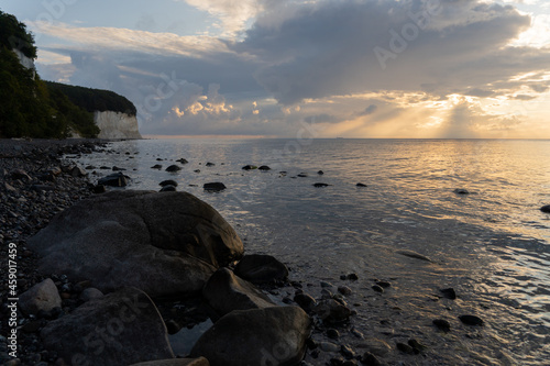 Obraz na płótnie Sasnitz Krede- Kuste Nationalpark Jasmund, Niemcy , Europ, 2021, Wschód słońca na wybrzeżu. w salonie
