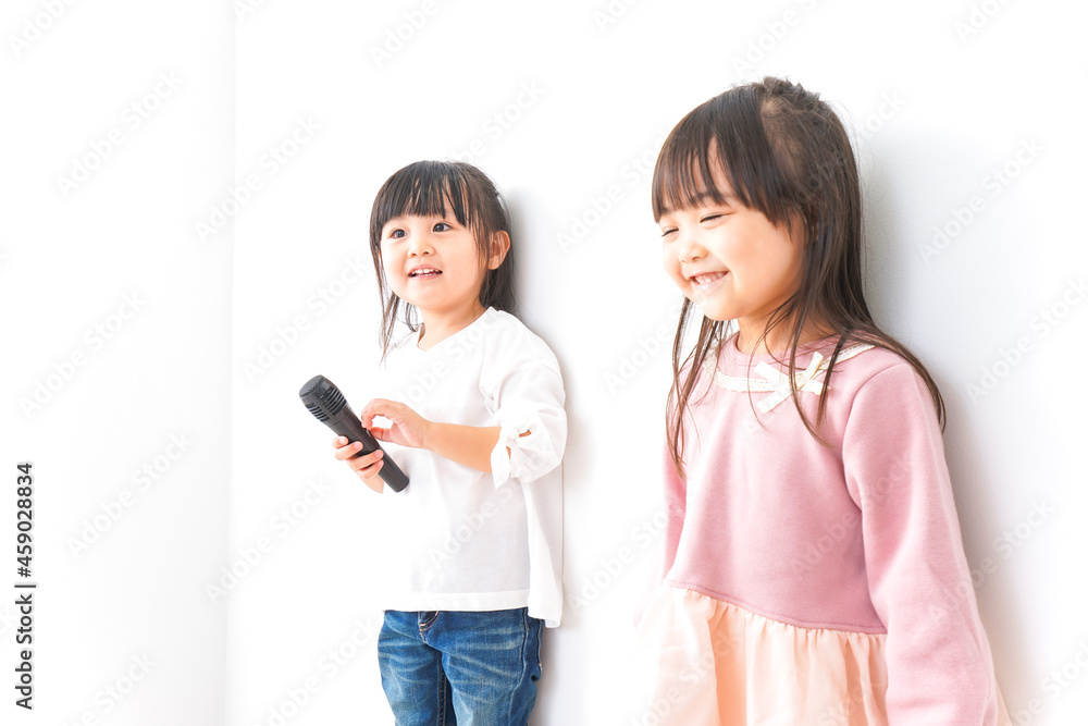 歌を歌う女の子たち 歌を歌う女の子たち