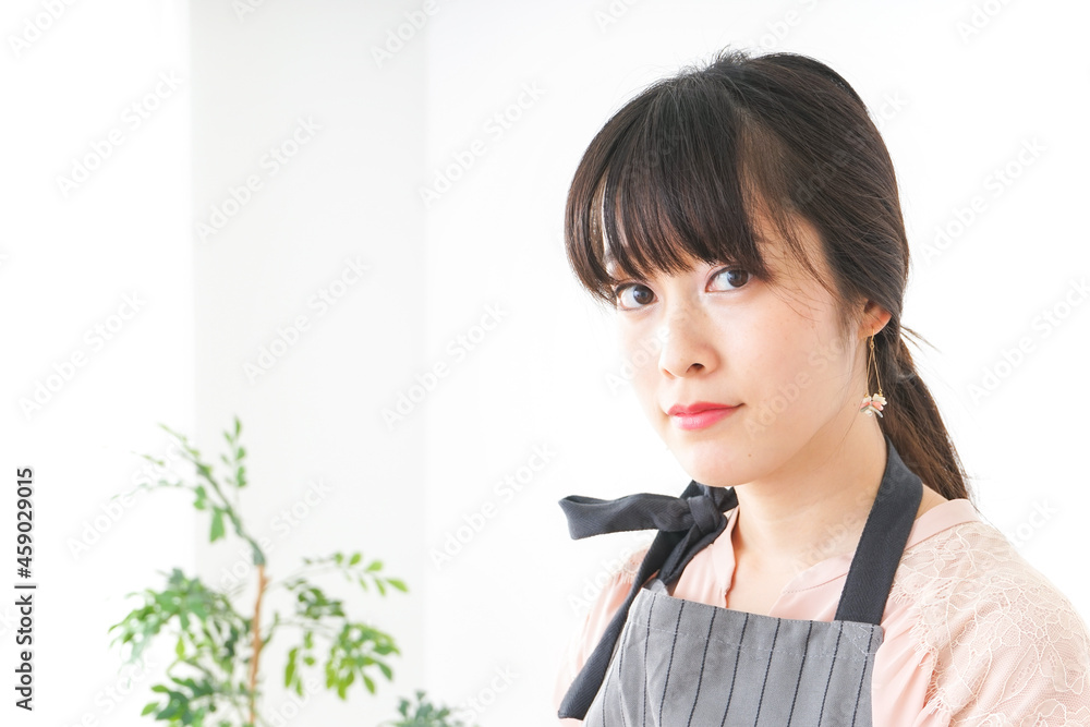 笑顔のカフェスタッフ