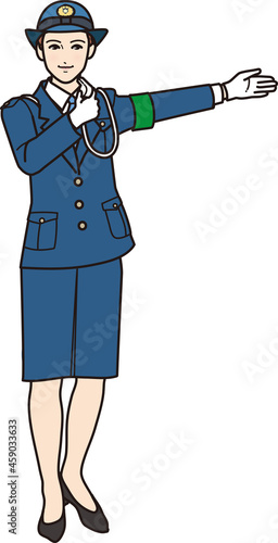 交通整理する女性警察官　全身