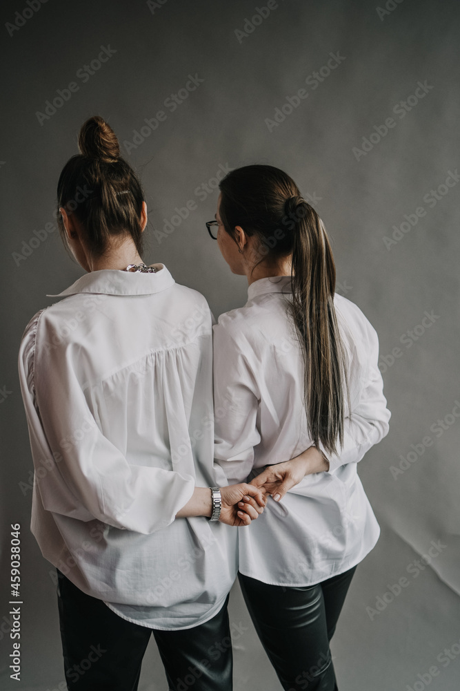 girls hold hands girls hold hands
