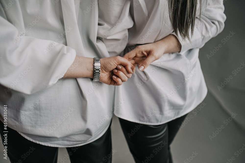 girls hold hands girls hold hands