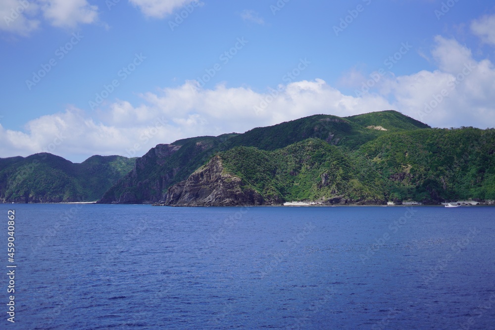 沖縄の海と緑の島 沖縄の海と緑の島