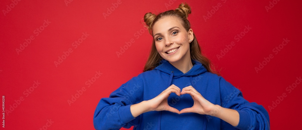 Φωτογραφία Panoramic photo of young happy positive attractive blonde woman with two horns w