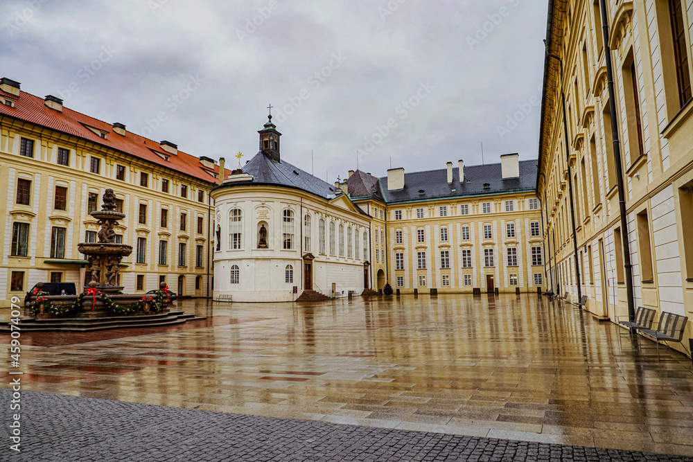 プラハ城内宮殿の広場