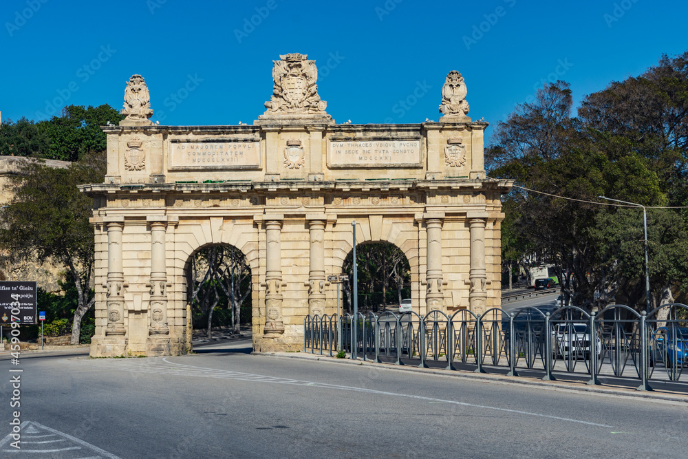 Originally built in 1721 as a gate in the Floriana Lines, the Portes des Bombes  now looks like a triumphal arch since the ramparts on either side were demolished.