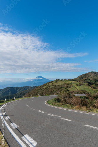 快晴、夏の伊豆半島、西伊豆スカイラインから見た富士山