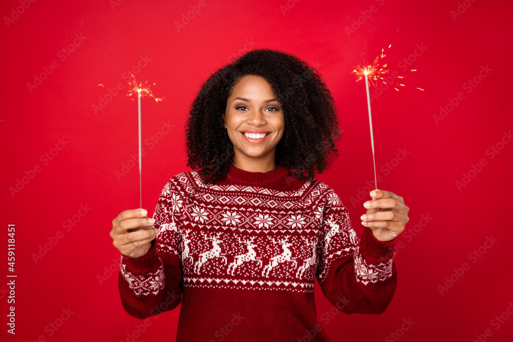 Photo portrait smiling girl happy in red jumper smiling keeping bengal lights isolated vivid red color background Photo portrait smiling girl happy in red jumper smiling keeping bengal lights isolated vivid red color background