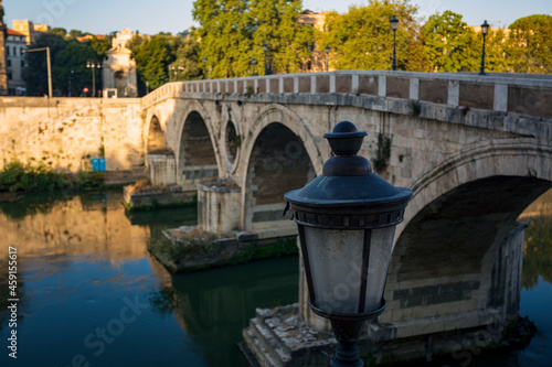 Εκτύπωση καμβά Lungo le sponde del fiume Tevere a Roma