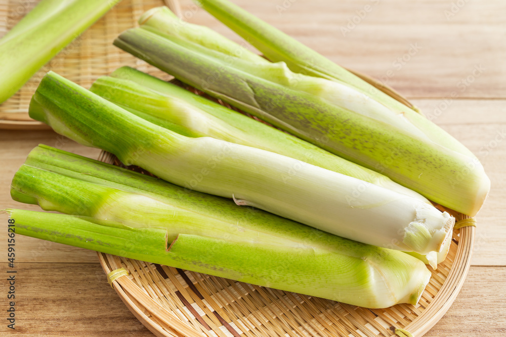 秋の味覚　マコモダケ