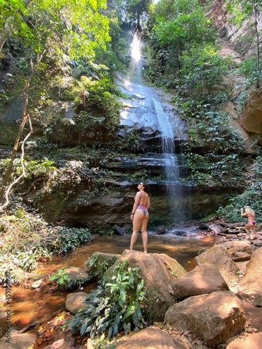 Cachoeira escorrega macaco photo