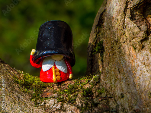Wallpaper Mural Beefeater British Royal Guard gnome in a sunny day in the tree Torontodigital.ca