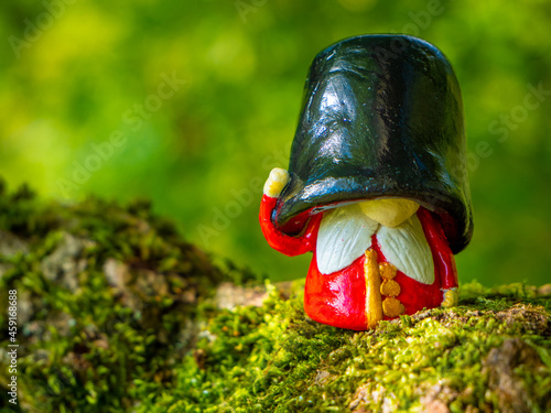 Wallpaper Mural Beefeater British Royal Guard in the tree Torontodigital.ca