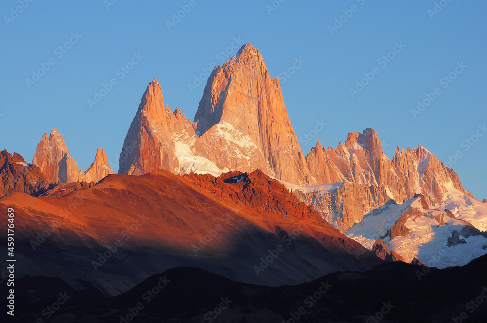 Fitz Roy mountain at sunrise time. Los Glaciares National park.
