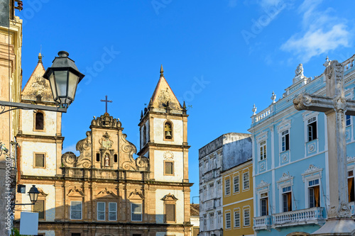 Facade of an old historic church and colorful colonial-style houses in the central square of the Pelourinho district in Salvador city, Bahia © Fred Pinheiro