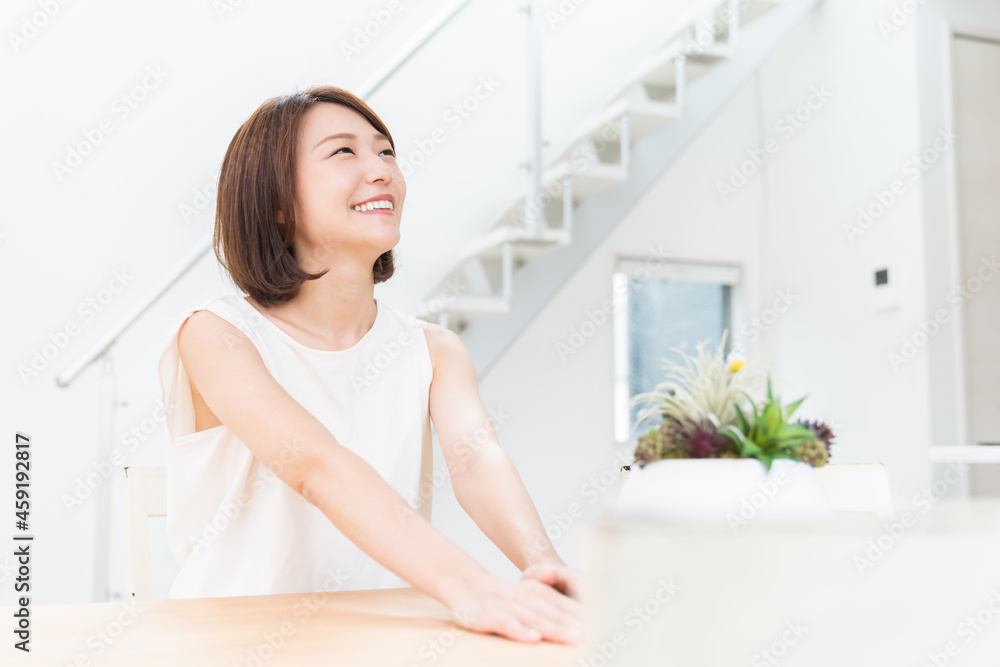 リラックスする女性 リラックスする女性