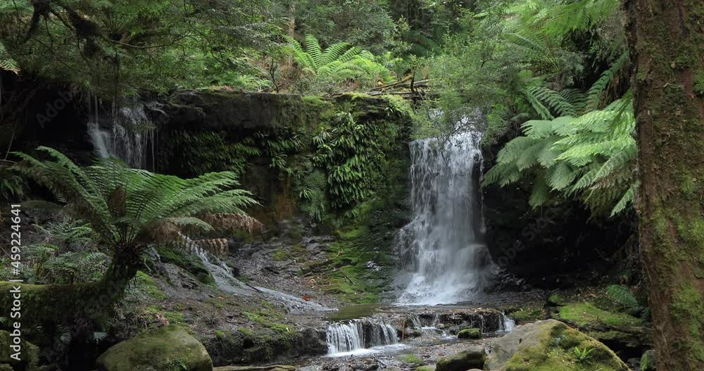 Vidéo Stock Locked off motion of Horseshoe Falls which is a small ...