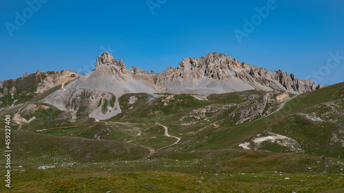 Mountain landscape with a rock arch in summer in the French Alps à Tignes 