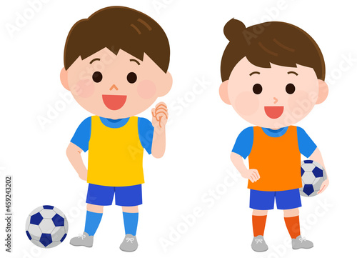 サッカーをする男の子と女の子　立つポーズ　イラスト
