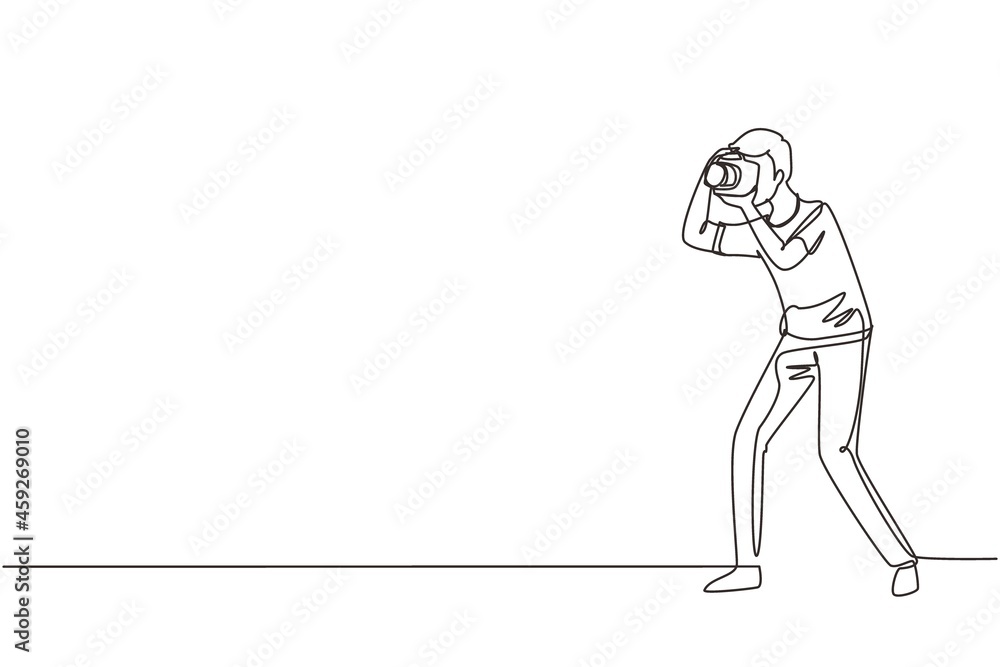 Single continuous line drawing photographer taking photo pose. Camera and professional operator, correspondent man. Male with camera making pictures. One line draw graphic design vector illustration Single continuous line drawing photographer taking photo pose. Camera and professional operator, correspondent man. Male with camera making pictures. One line draw graphic design vector illustration