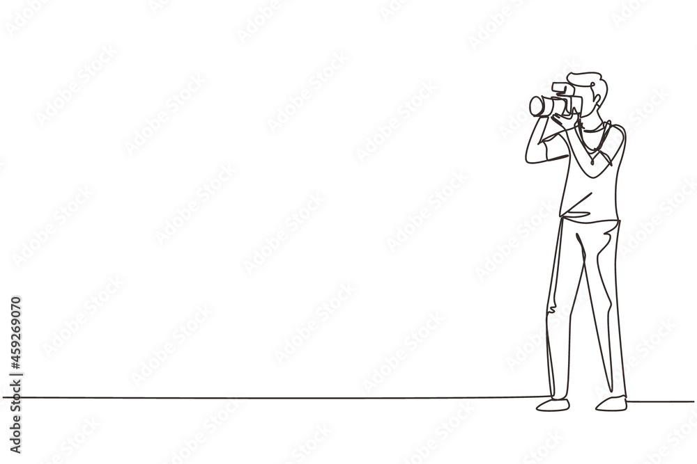 Single one line drawing happy professional photographer taking photo using dslr camera. Young male character shooting using lens camera. Modern continuous line draw design graphic vector illustration