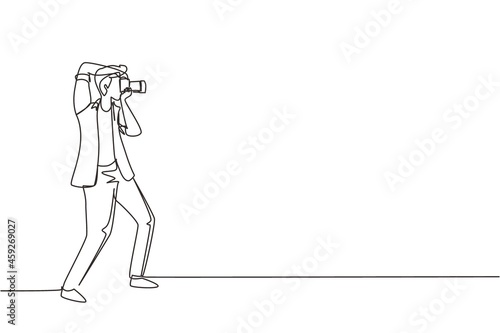 Continuous one line drawing photographer aiming target photos, People holding camera, taking photos. Professional photographer taking pictures. Single line draw design vector graphic illustration