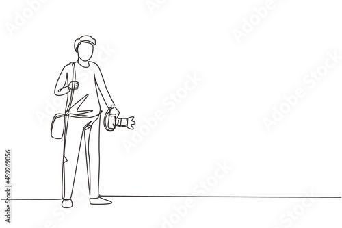 Single continuous line drawing hipster photographer with holding camera in photo studio. Photographer using professional camera in the studio. Dynamic one line draw graphic design vector illustration