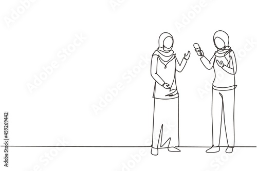 Single one line drawing Arabic business woman giving an interview in presence of journalist with dictaphone. Female tv reporter interviewing questions. Continuous line draw design vector illustration