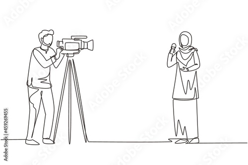 Single continuous line drawing Arab woman reporter. Journalists to report. Two Arabic journalists. Team of woman reporter journalist man operator broadcasting. One line draw design vector illustration