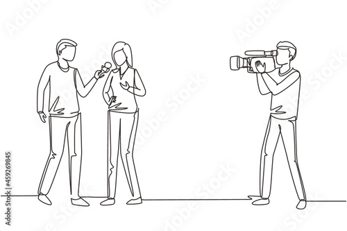 Single continuous line drawing journalist, operator interview television program or news. TV host, reporter, cameraman questioning woman. Video recording show broadcasting. One line draw design vector