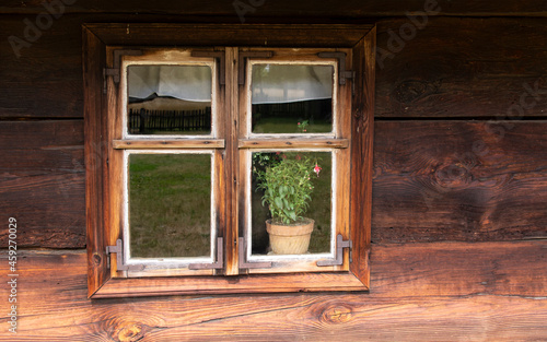 Stare wiejskie okno © Asfodel