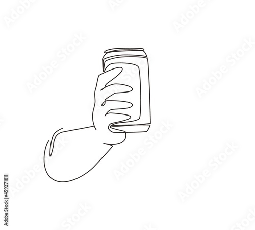 Single continuous line drawing hand holding a aluminum can drink without labels. Beverages in metal containers. Refreshing drink for teenager. Dynamic one line draw graphic design vector illustration