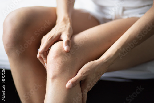 Asian young woman having knee joint pain or knee injury problem, concept of knee joint surgery or orthopedics treatment