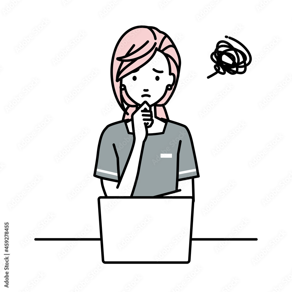 デスクで座ってPCを開いて困っているエステ店員の女性