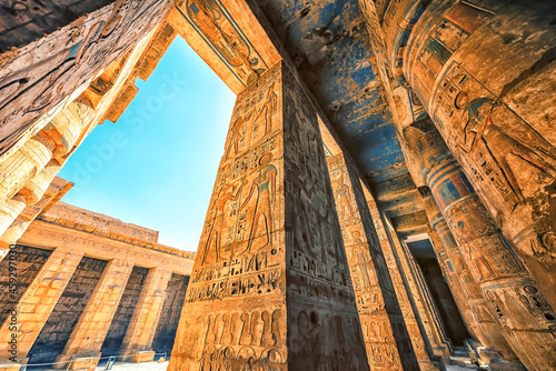 Tableau sur toile The Temple of Ramesses III in Luxor, Egypt