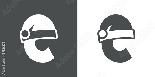 Logotipo con letra inicial C con silueta de gorro de Papá Noel en fondo gris y fondo blanco