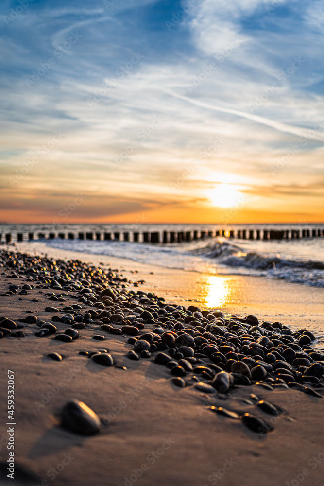Obraz na płótnie Piękne zdjęcie zachodu słońca na morzem Bałtyckim w salonie