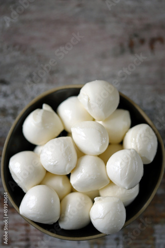 Mozzarella balls in a bowl.