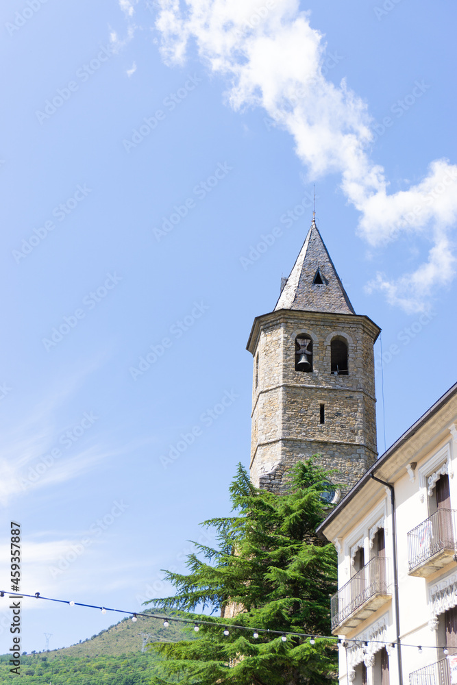Image of the bell tower of the Sant Feliu de Sort church