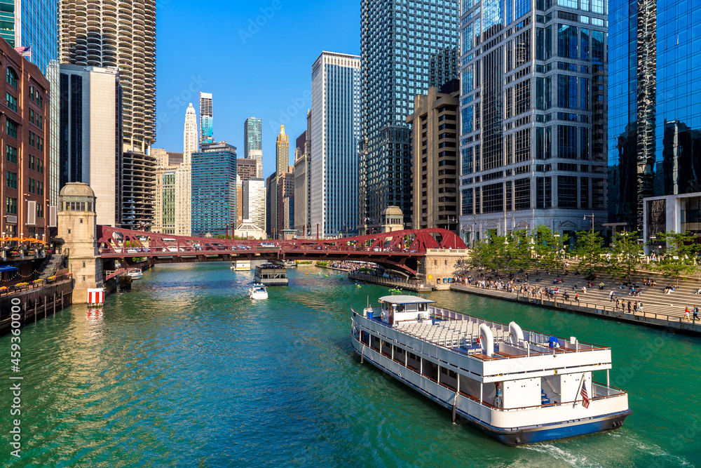 Obraz premium Sightseeing cruise at Chicago river