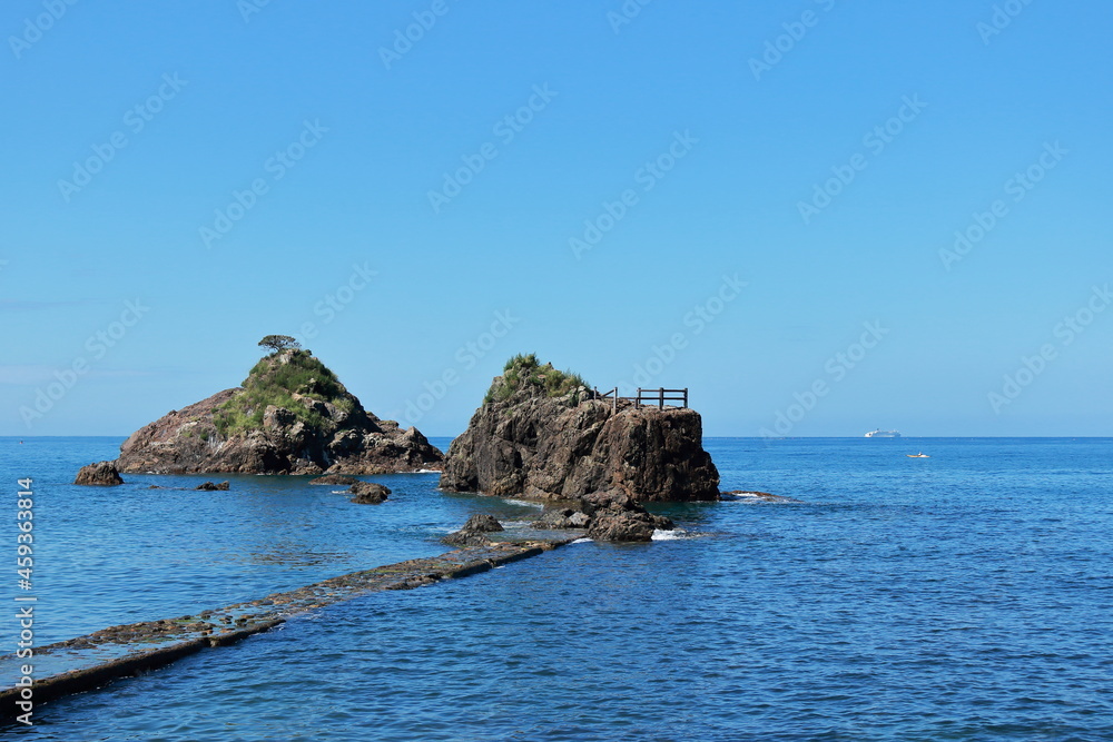 福井県　カモメ島と島に続く道