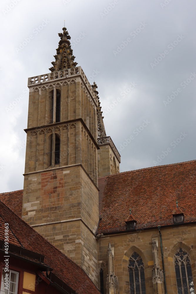 Rothenburg ob der Tauber mittelalter Flair Turm der Kirche Münster St. Georg gotisch