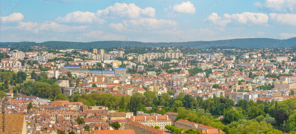 Blick über  Besancon in der Region Bourgogne Franche-Comte in Frankreich