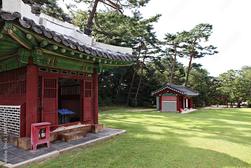 Fototapeta premium 한국의왕실무덤입니다