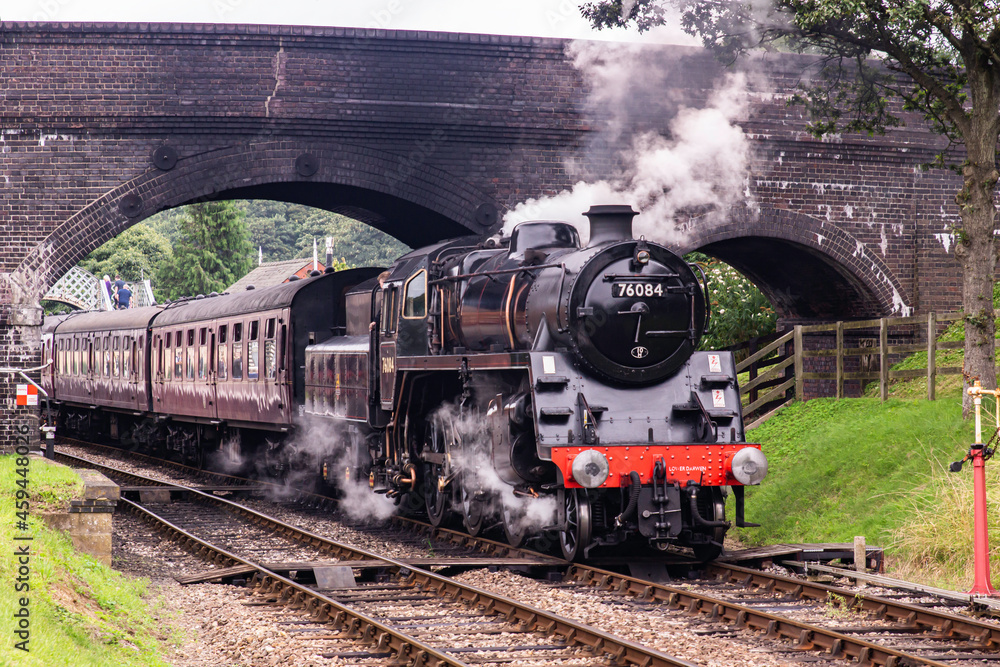 Fototapeta premium BR Standard 4 – 76084 pulling a rake of carriages